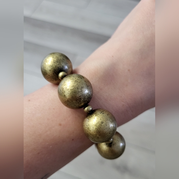 Chunky gold beaded stretch bracelet - Picture 6 of 6